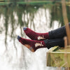 A high quality, burgundy men's bamboo socks. Featuring a beautiful hare designed by Hannah dale. Softand warm, a perfect gift for animal lovers. Wrendale Designs.